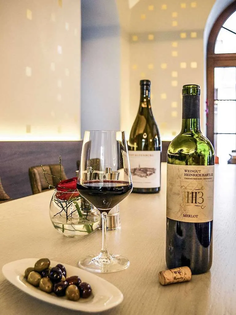 Mercure Vienna First 4*,